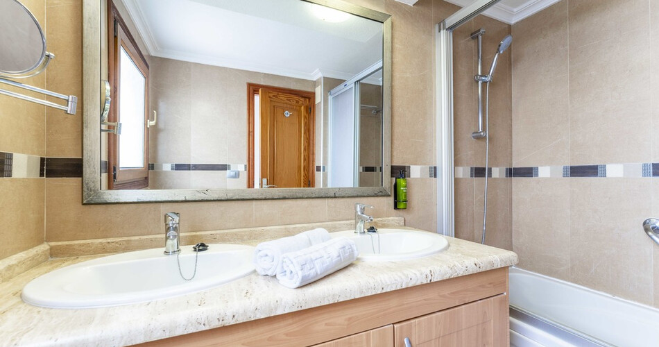 Beverly Hills Suites photo 22